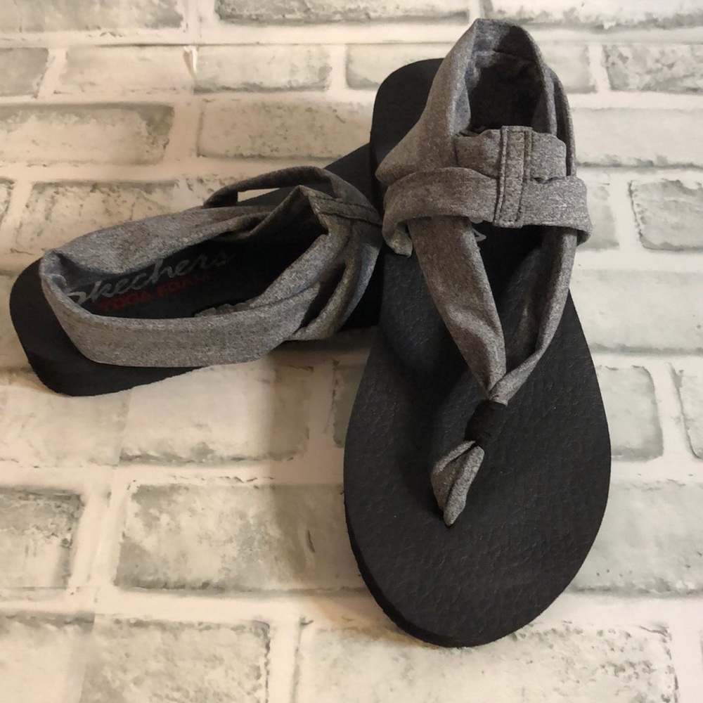 Sketchers Yoga Foam sandals